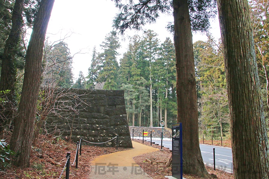 宮城縣護國神社 大手門跡ルート途中の石垣の様子