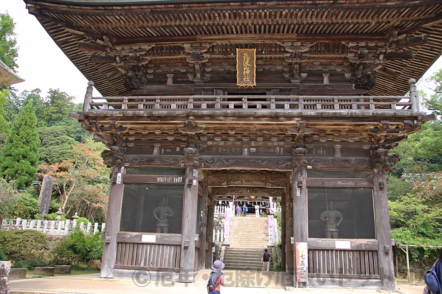 筑波山神社 随神門前の階段の様子