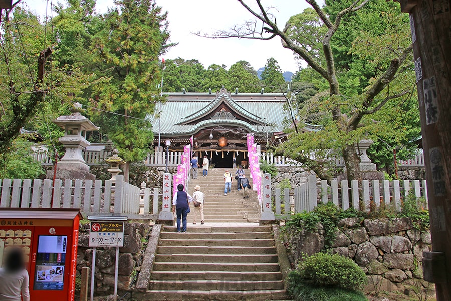 筑波山神社 随神門の様子