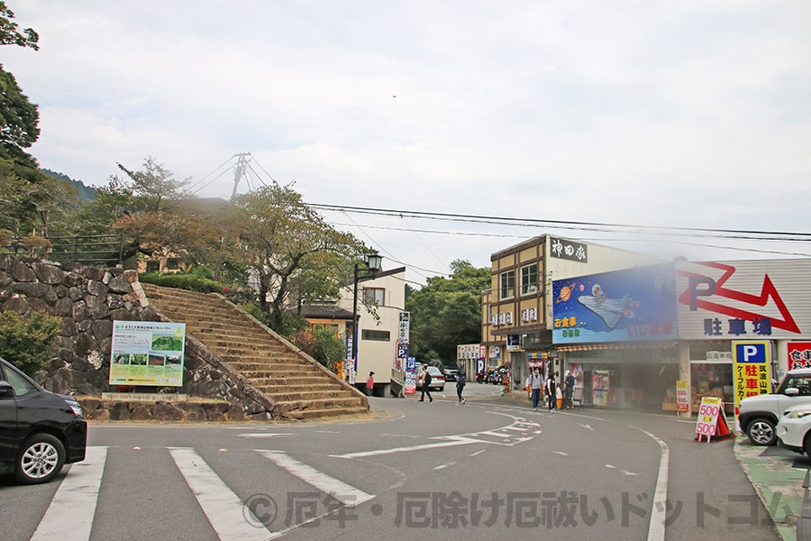 筑波山神社 境内からケーブルカー乗り場へ向かう道の様子