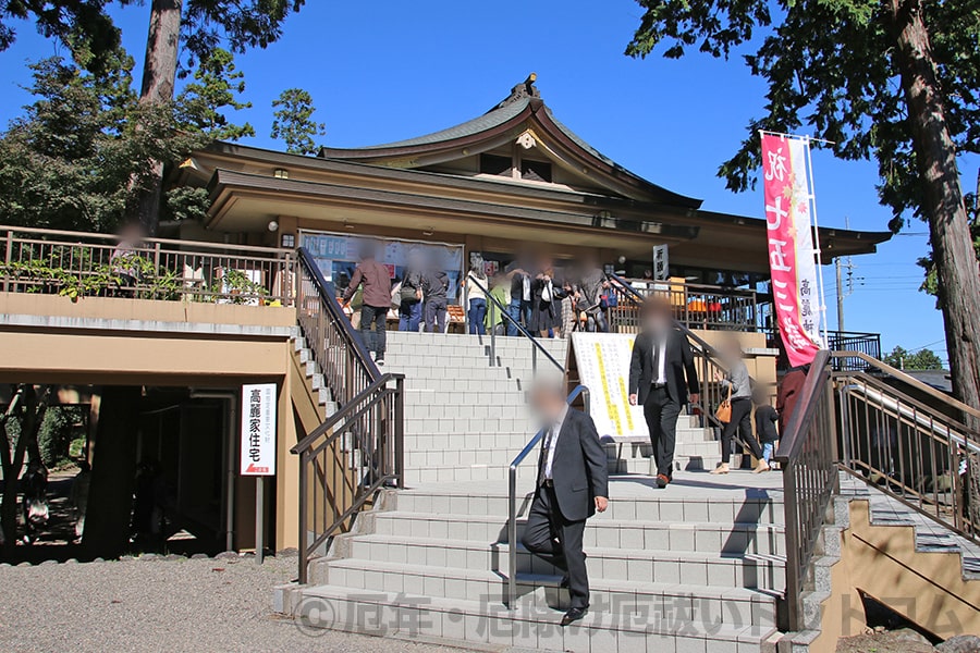 高麗神社 厄除けの御祈祷申し込みを行う参集殿前の様子