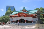日枝神社 拝殿・本殿と後ろの高層ビルの様子