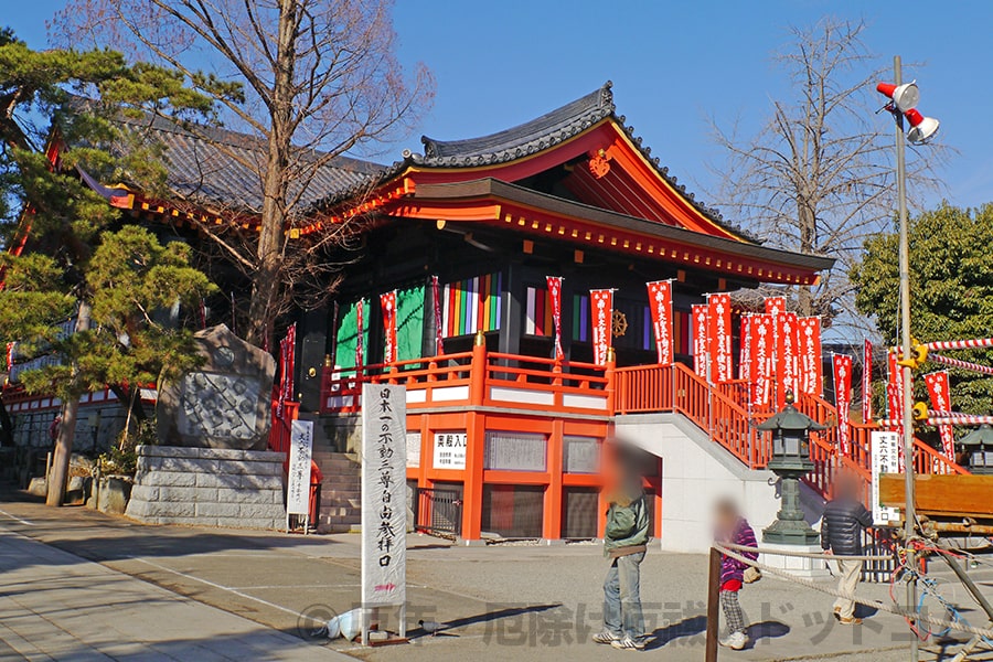 高幡不動尊 奥殿（寺宝展）の様子