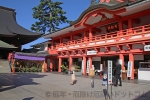 高幡不動尊 護摩祈祷受付の宝輪閣（写真右）の様子