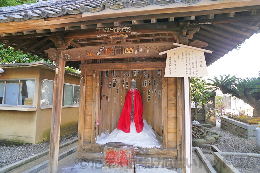 西新井大師 塩地蔵の様子