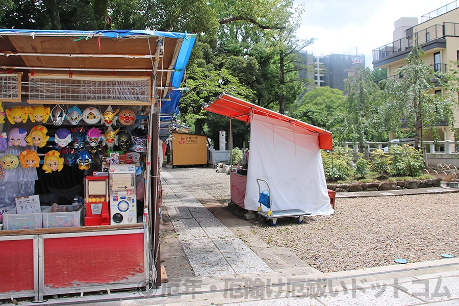 西新井大師 「参道の指輪」屋さんの様子