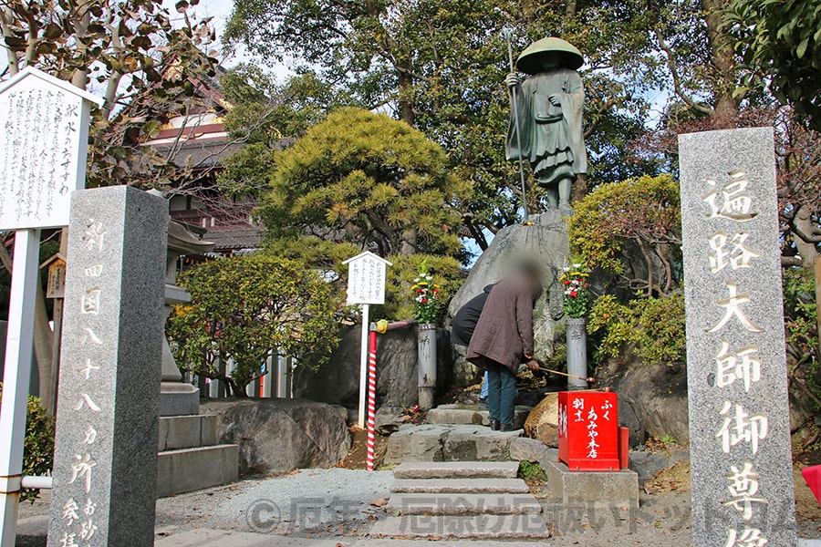 川崎大師 遍路大師御尊像（弘法大師立像）の様子