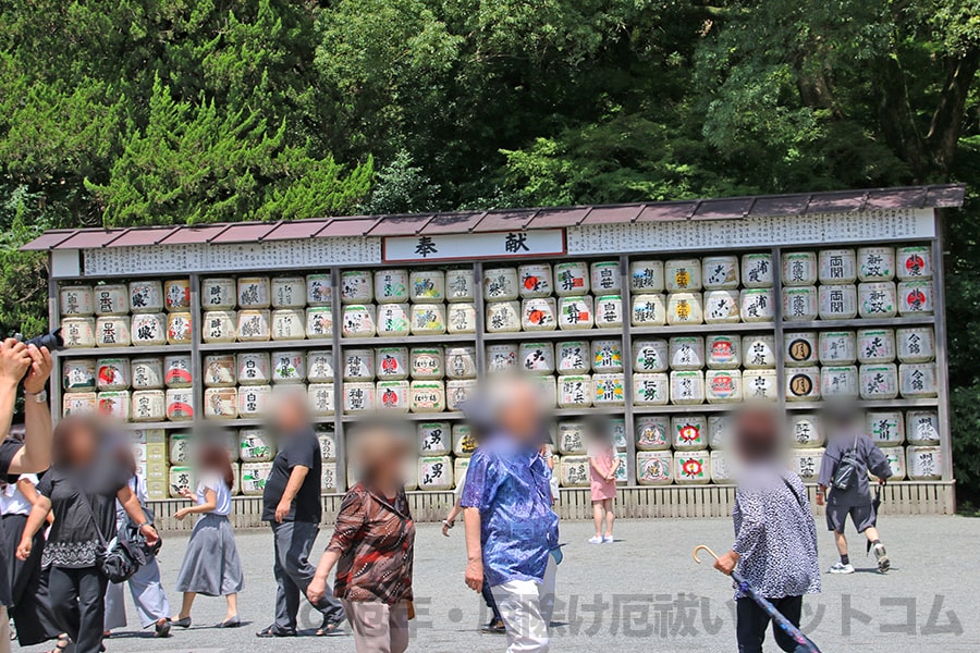 鶴岡八幡宮  境内の奉献酒の様子