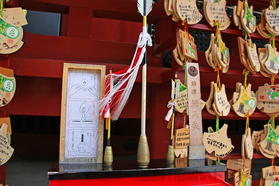 鶴岡八幡宮 強運掴み矢の矢鏑の様子