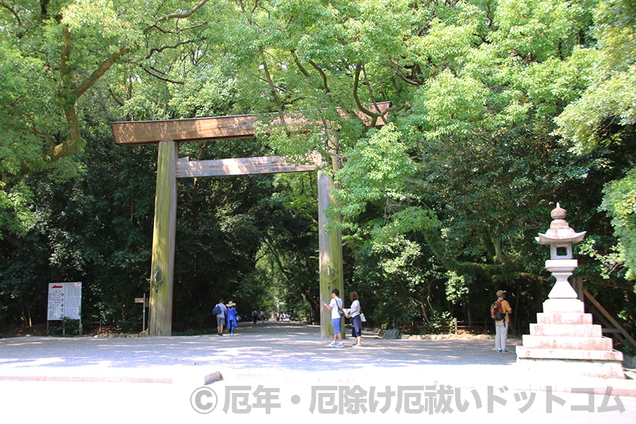 熱田神宮 正門（南門）の大鳥居と境内の様子