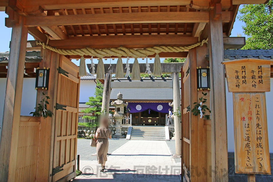 塩竈神社 神門と中の様子