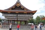 八坂神社 舞殿の様子