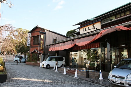 方違神社 境内すぐの江久庵の様子