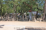 西宮神社 参道突き当りと駐車場への案内看板の様子