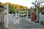 比治山神社 境内入口と奥の一の鳥居の様子