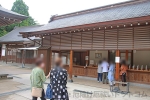 八重垣神社 本殿（拝殿）手前右手の神札授与所の様子