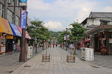 太宰府天満宮 参道と参道商店街の様子