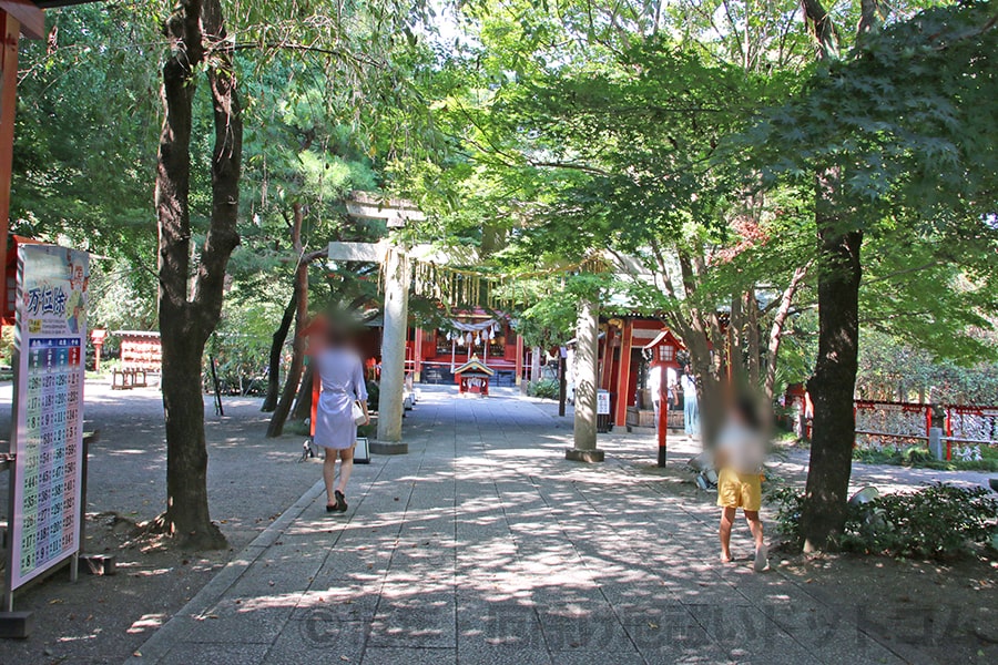 冠稲荷神社 境内・南参道の様子