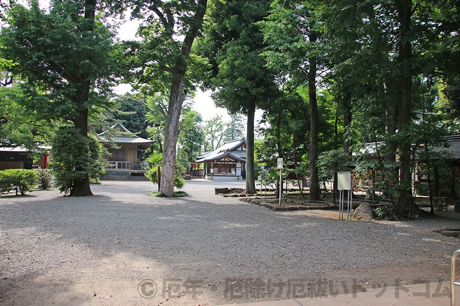 井草八幡宮 楼門内境内の様子