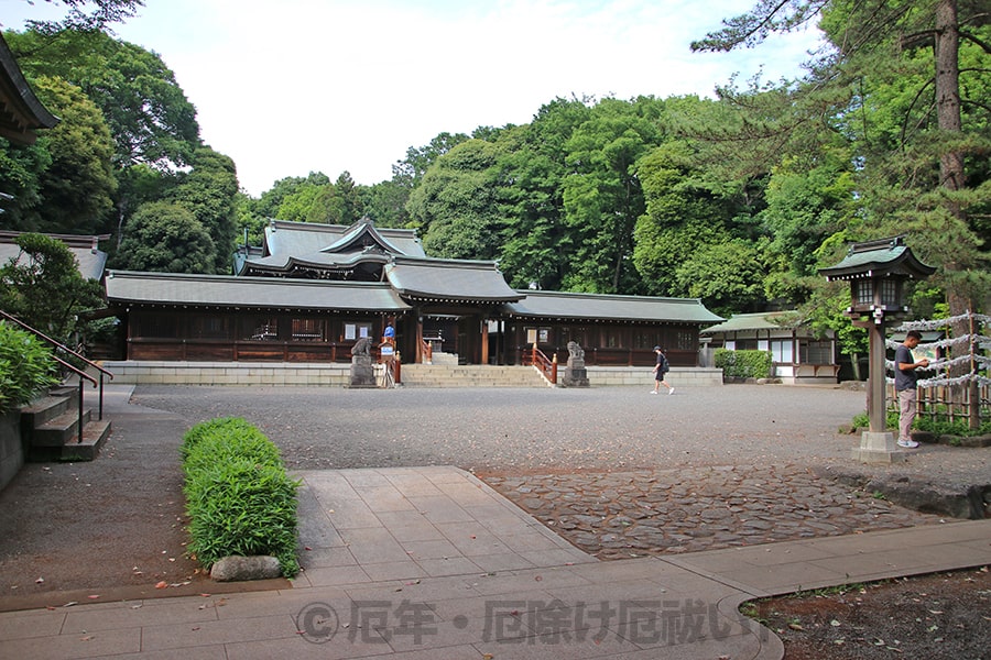 井草八幡宮 神門前の広場の様子