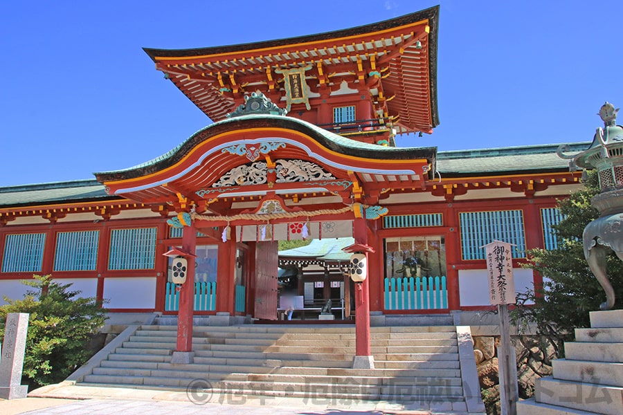 防府天満宮 荘厳な楼門の様子