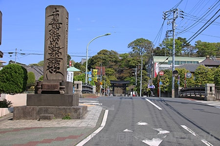 池上本門寺 参道の題目宝塔の様子