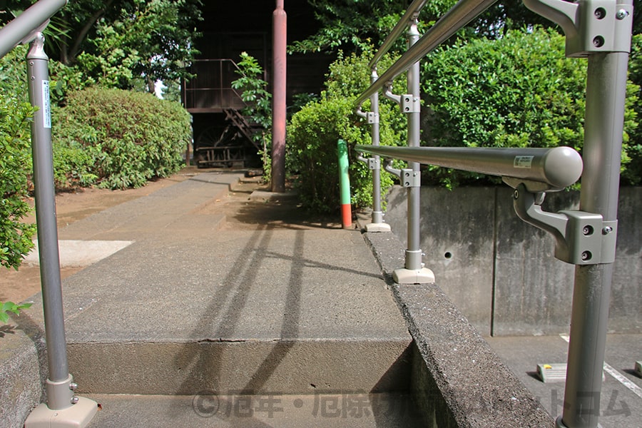 豊玉氷川神社 駐車場から境内に向かう経路の様子