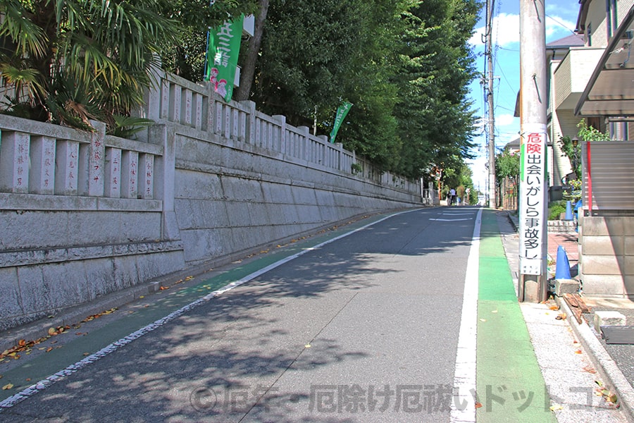 大泉氷川神社 月極駐車場を通り過ぎさらに道を進んだの様子