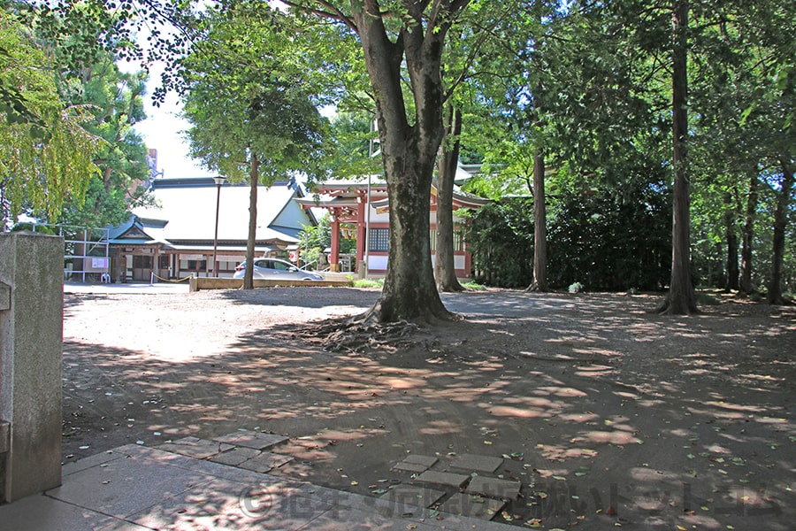 大泉氷川神社 境内駐車場（駐車スペース）の様子