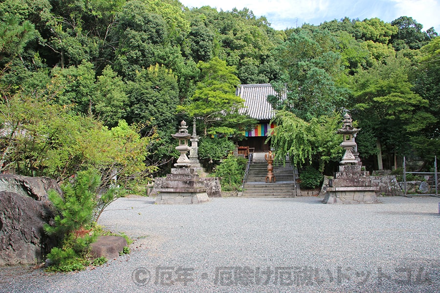 石手寺 境内本堂前の様子