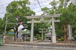 宇美八幡宮 境内入口の鳥居（昭和の鳥居）と社号標の様子