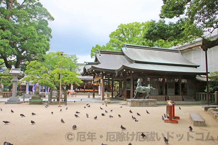 宇美八幡宮 拝殿を横から見た様子