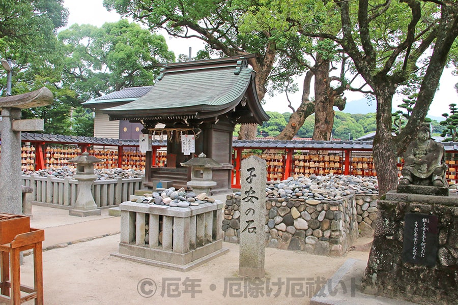 宇美八幡宮 湯方神社、子安の石、聖母子像の様子