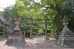 六所神社 境内入口の様子