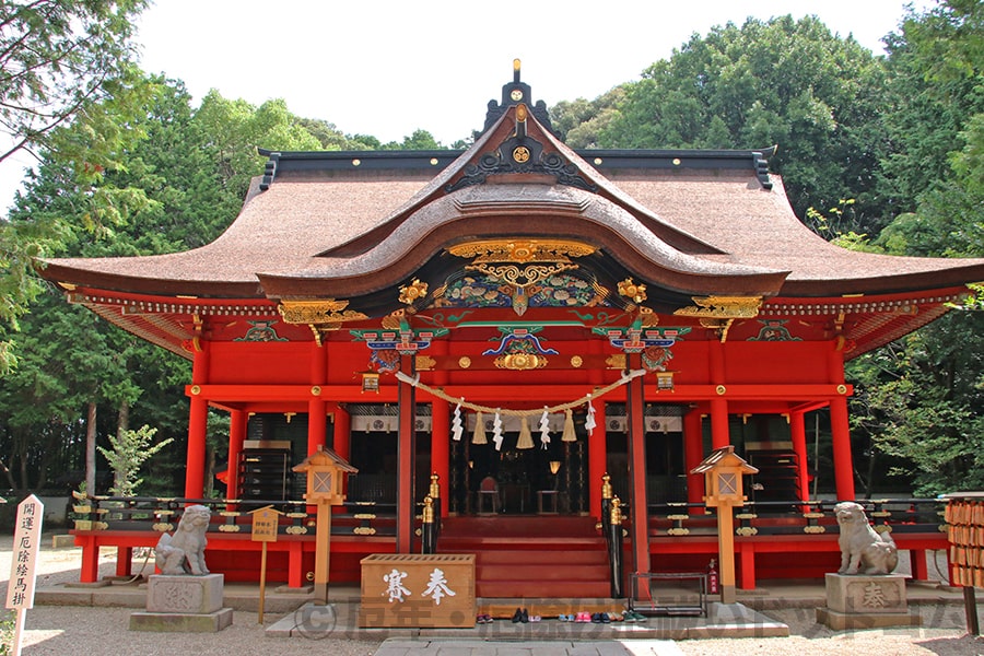 六所神社 拝殿・本殿の様子