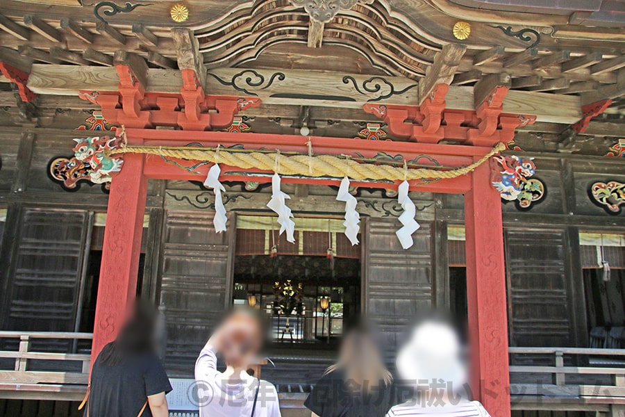 大洗磯前神社 御祈祷の執り行われる拝殿内の様子