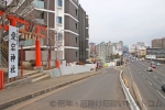 仙台総鎮守 愛宕神社 境内入口（表参道側）の鳥居と国道286号線の様子