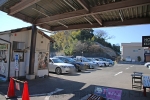 成田山新勝寺 境内近くの私営有料駐車場の広さの様子