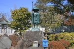成田山新勝寺 境内にある弘法大師修行大師の立像の様子
