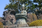 成田山新勝寺 境内に設置されている大日如来像の様子