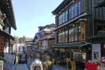 成田山新勝寺 参道と立ち並ぶ参道諸店の様子