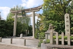 晴明神社 一の鳥居と社号標の様子