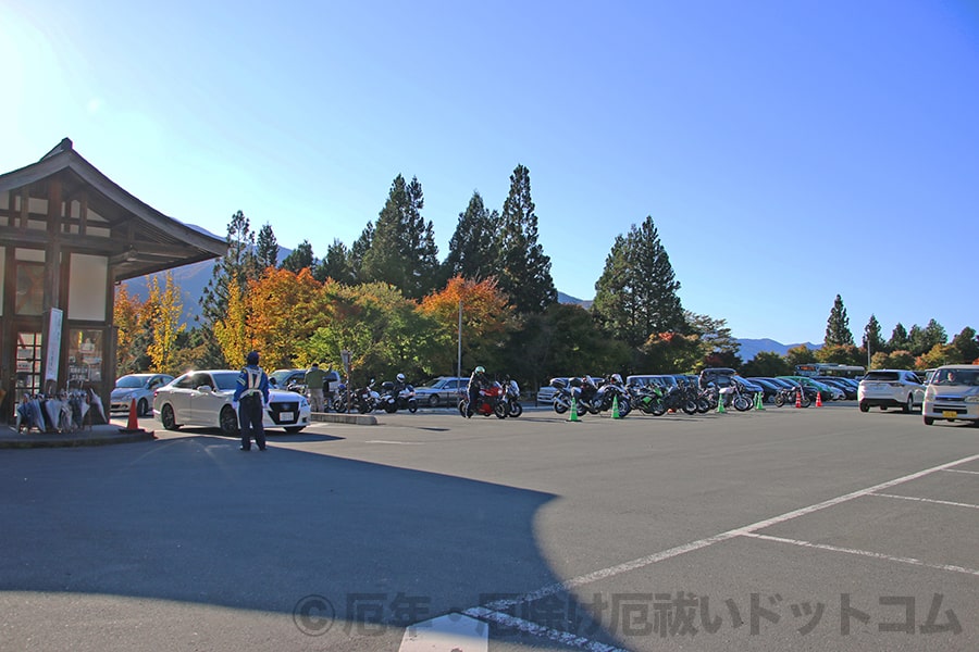 三峯神社 駐車場と広さの様子（その1）