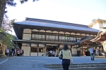 三峯神社 社務所・授与所側手前の様子