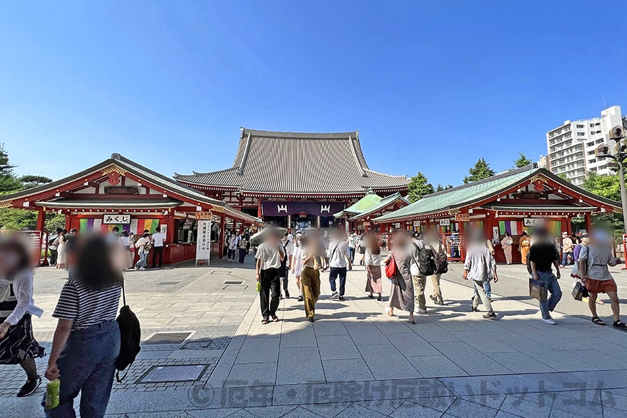 浅草寺 本堂前の様子