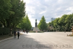 靖国神社 境内参道と見えてくる大村益次郎像の様子