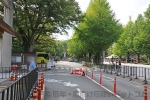 靖国神社 駐車場入口と乗用車・バスの分岐の様子