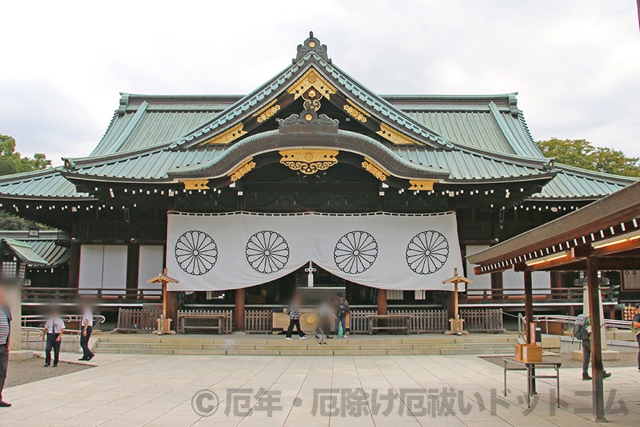 靖国神社 祈願参拝の行われる本殿(写真の拝殿の奥にある本殿)の様子