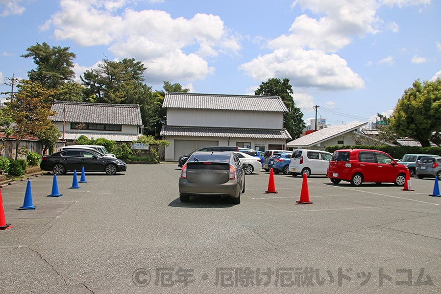 豊川稲荷 妙厳寺 境内駐車場の様子