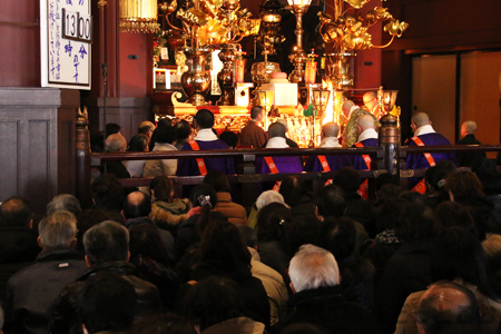 川崎大師　護摩祈祷の様子